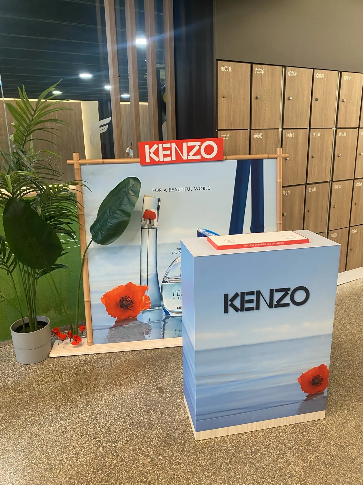 Stand i expositor — Kenzo